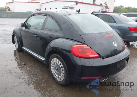 2015 Volkswagen Beetle 1.8T z USA, uszkodzony, nr VIN 3VWJ17AT8FM623288